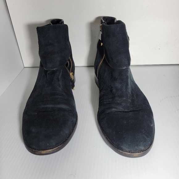 ❤️ 3 For $35 Vince Camuto flat ankle boots almond toe gold buckle suede size 7 - Picture 2 of 9